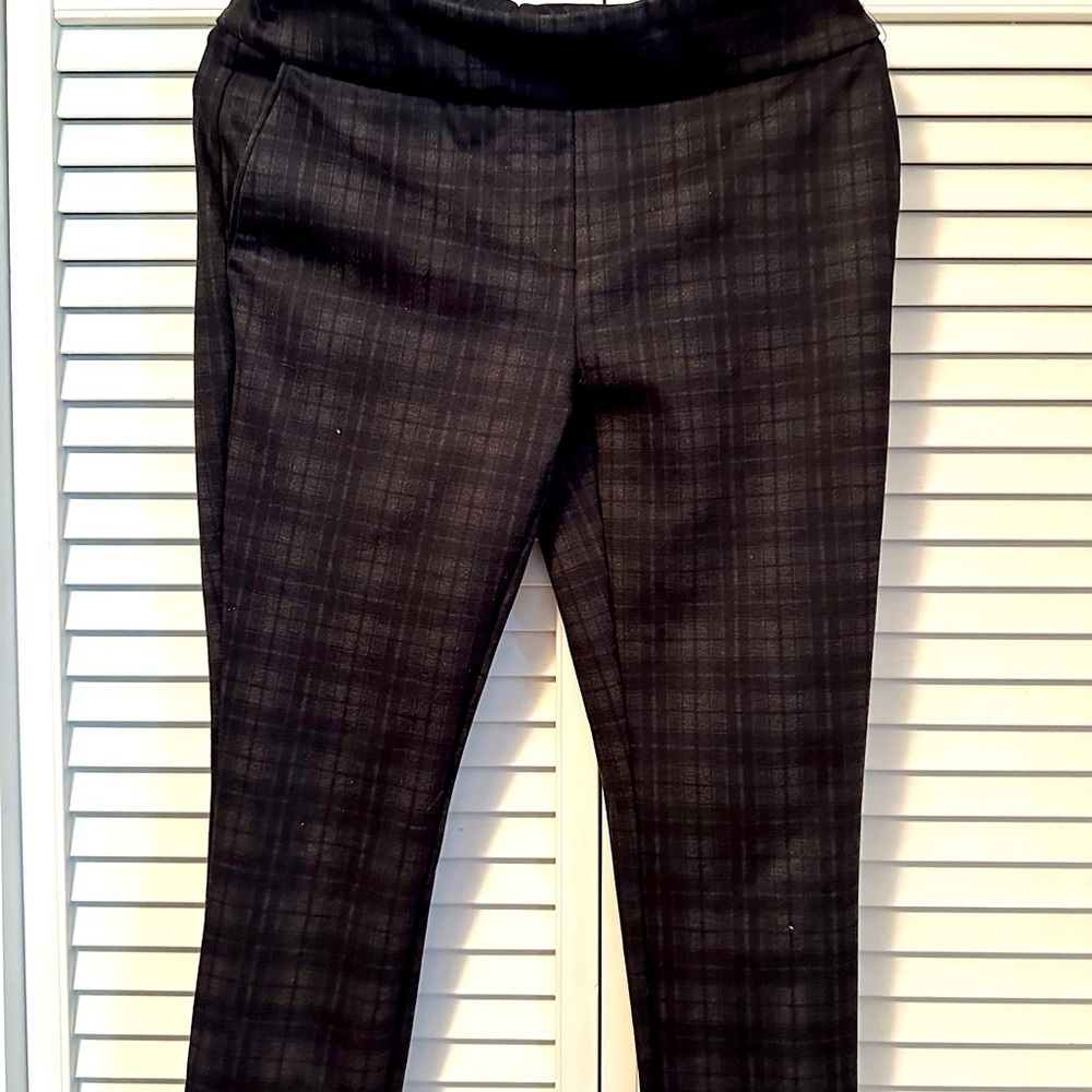 Dahlia  straight leg pants check pattern lite gray on pale gray size med pull on